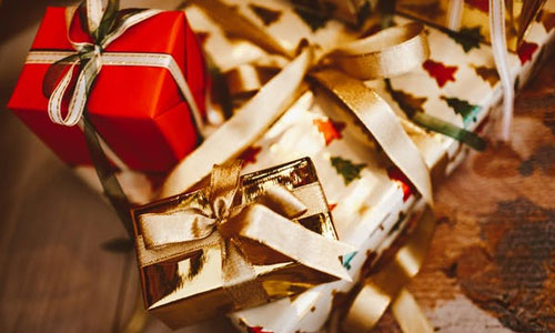 Gift wrapping booth - 5 Fundraising Ideas For This Winter